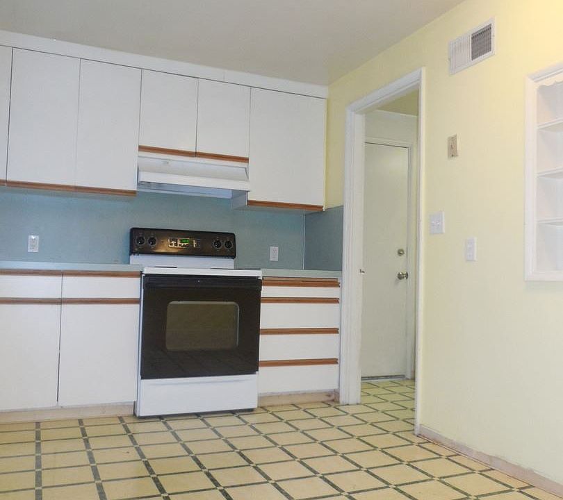 2nd image of 806 119th St S