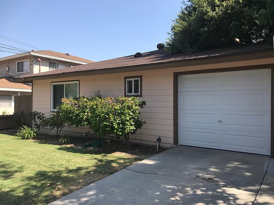 convenient 1 car garage with direct entry into home + drivew