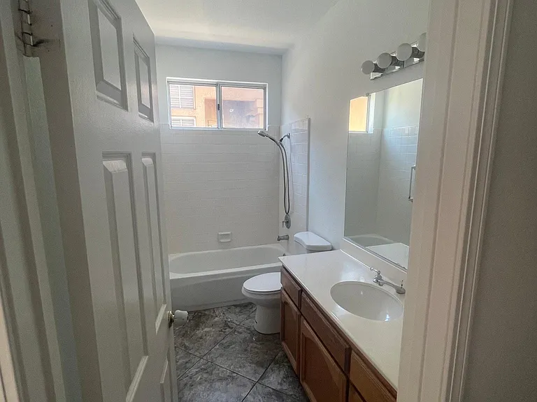 476 Somerset Cir — Photo 21