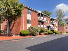 40 Colonial Dr