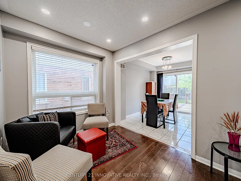 28 Samandria Ave #UPPER — Photo 14