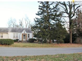 5345 Dearborn St, Mission, KS 66202