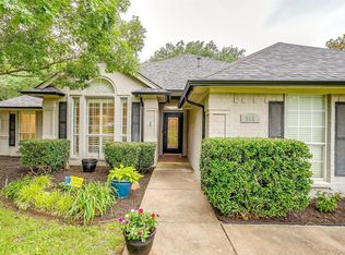 808 Oak Crest Rd, Burleson, TX 76028