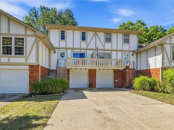9916 Edelweiss Cir, Merriam, KS 66203
