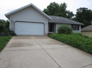 5771 S Stonegate Ave, Springfield, MO 65810