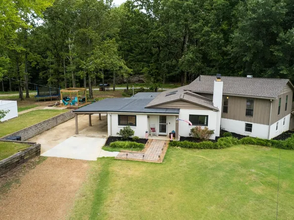 989 Sanford St, Henderson, TN 38340