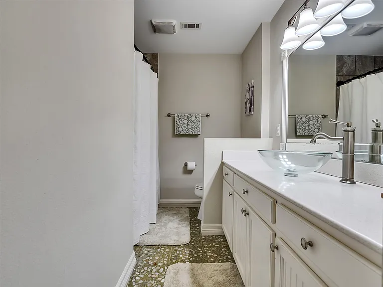 2811 Quincannon Ln — Photo 18
