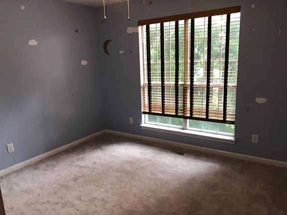 4th image of 214 Iris Dr