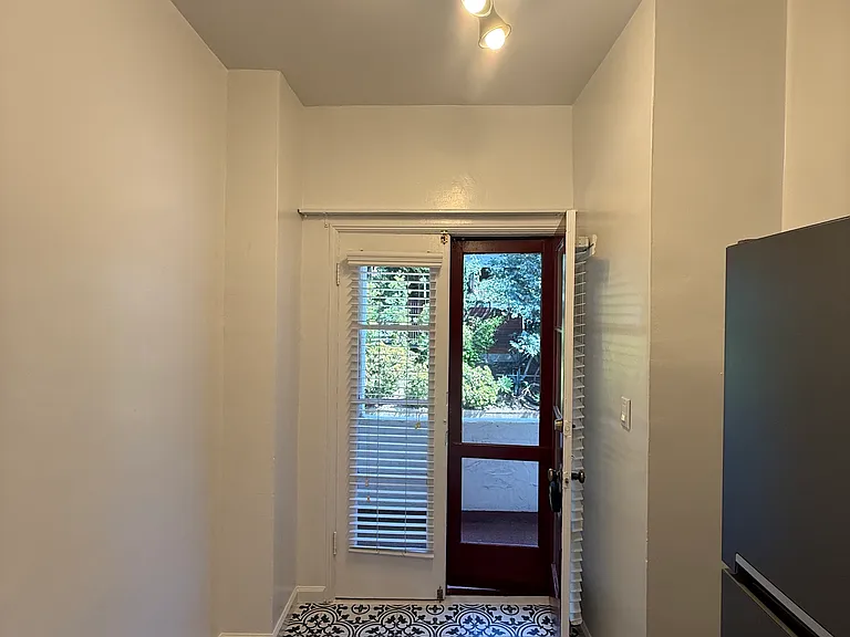 2355 Cove Ave #303 — Photo 4