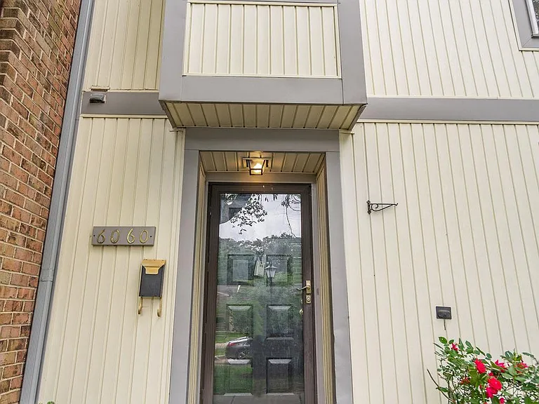 6060 Hollow Knoll Ct — Photo 3