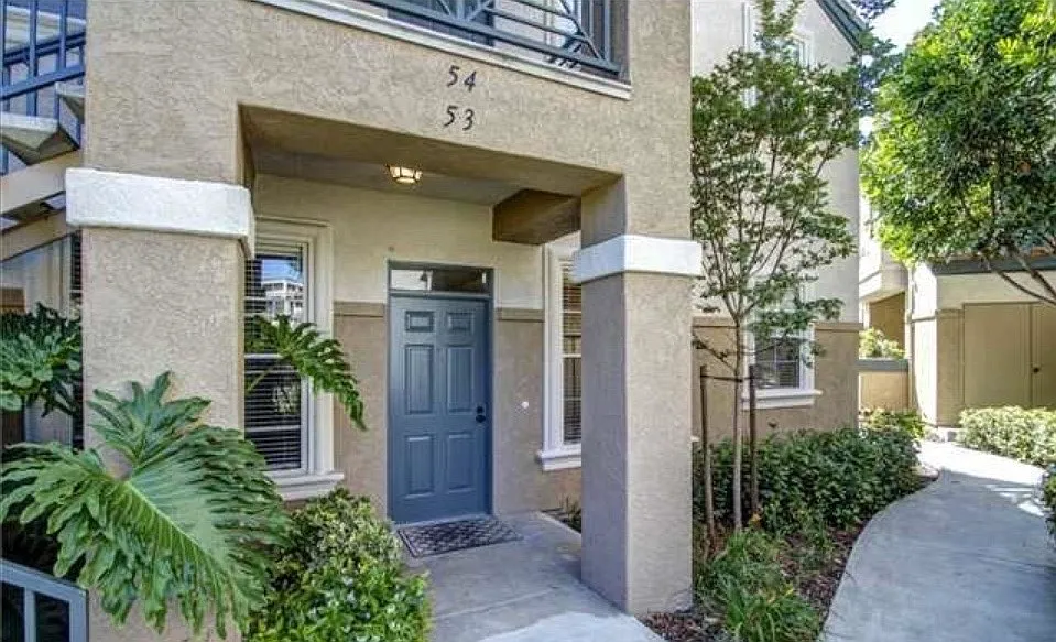 1 bed, 944 sqft, $1,800 — Photo 2