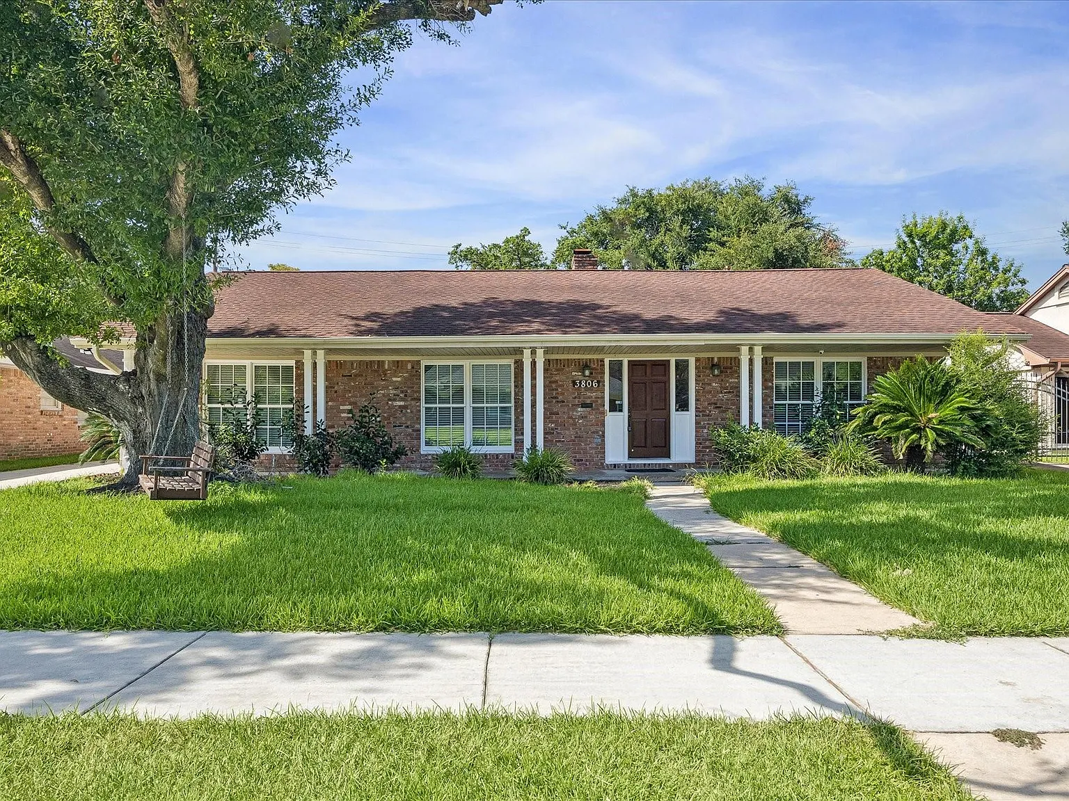 3 bed, 2.0 bath, 1935 sqft, $2,700 — Photo 1