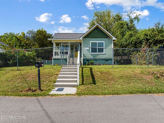 3rd image of 2441 Selma Ave