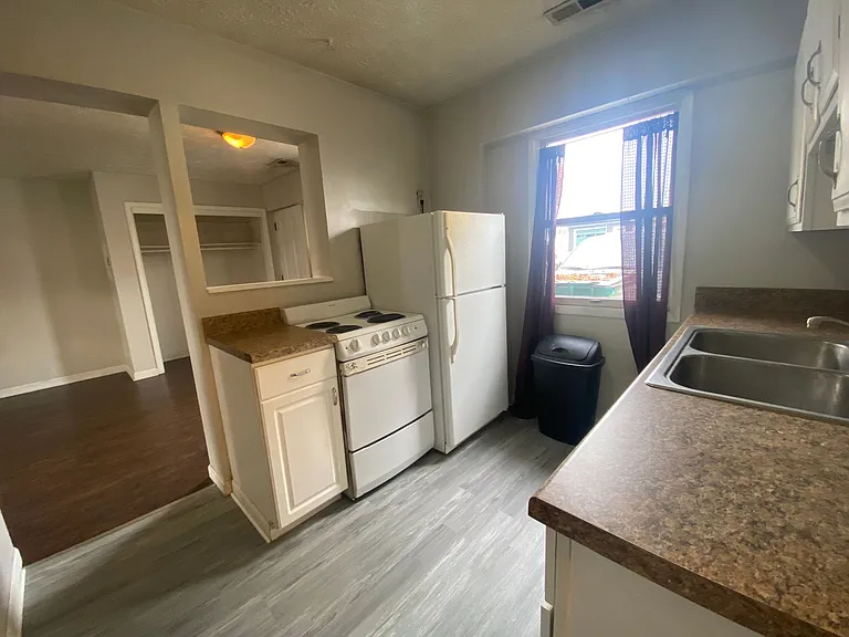 205 Baronne St — Photo 11