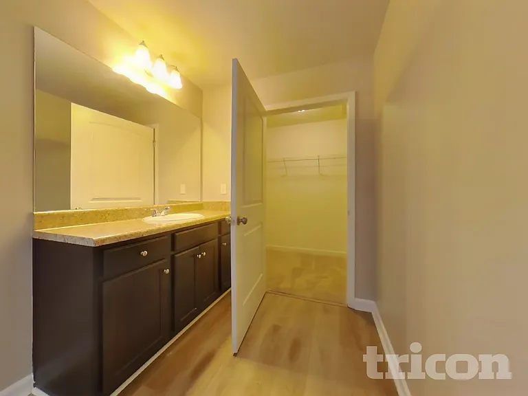 4459 Ravenwood Dr — Photo 7