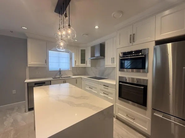 59 Falaise Pl, Vancouver, BC V5M 4C2