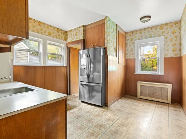 1616 Brooklyn Avenue image 5 of 12