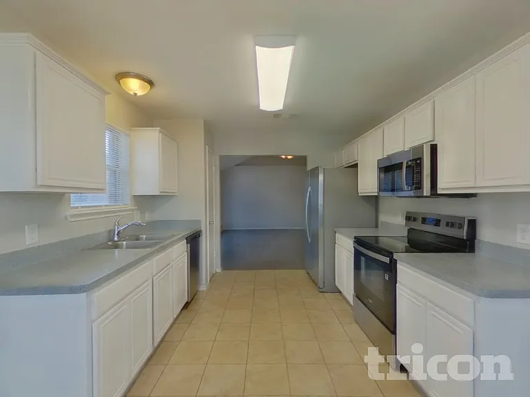 6910 Meadow Bend Dr — Photo 5