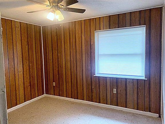 3rd image of 913 Rose Ln