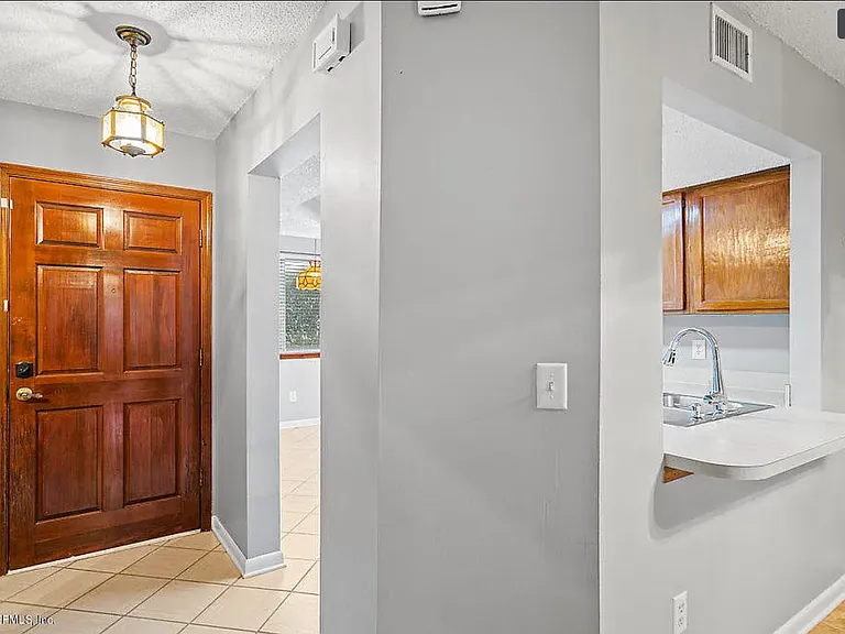 11211 Windtree Dr E — Photo 6
