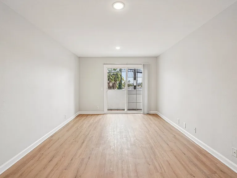 420 Windsor Rd — Photo 17