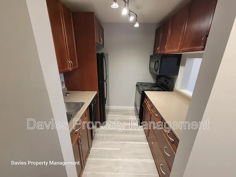 10326 117th St NW #302 — Photo 4