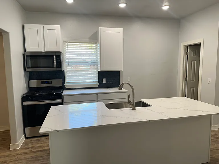 New appliances, granite, cabinets and farm sink