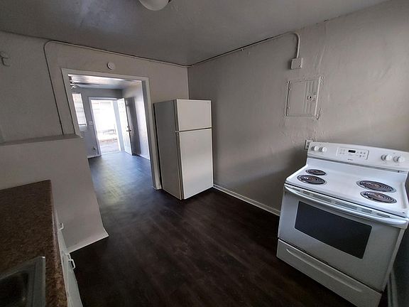 3rd image of 1559 Van Buren St #1