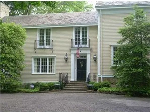 422 Oliver Rd, Sewickley, PA 15143