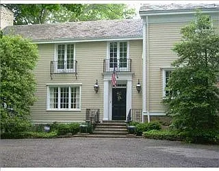 422 Oliver Rd photo 1