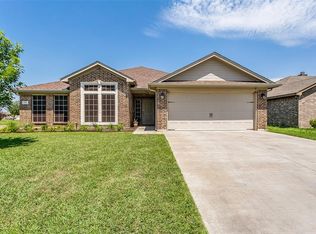 952 Winepress Rd, Burleson, TX 76028
