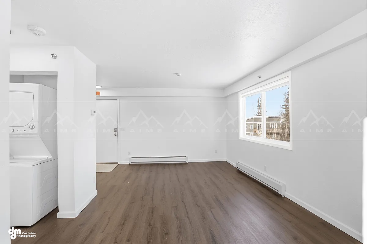 Building Photo - 3811 Minnesota Dr #309