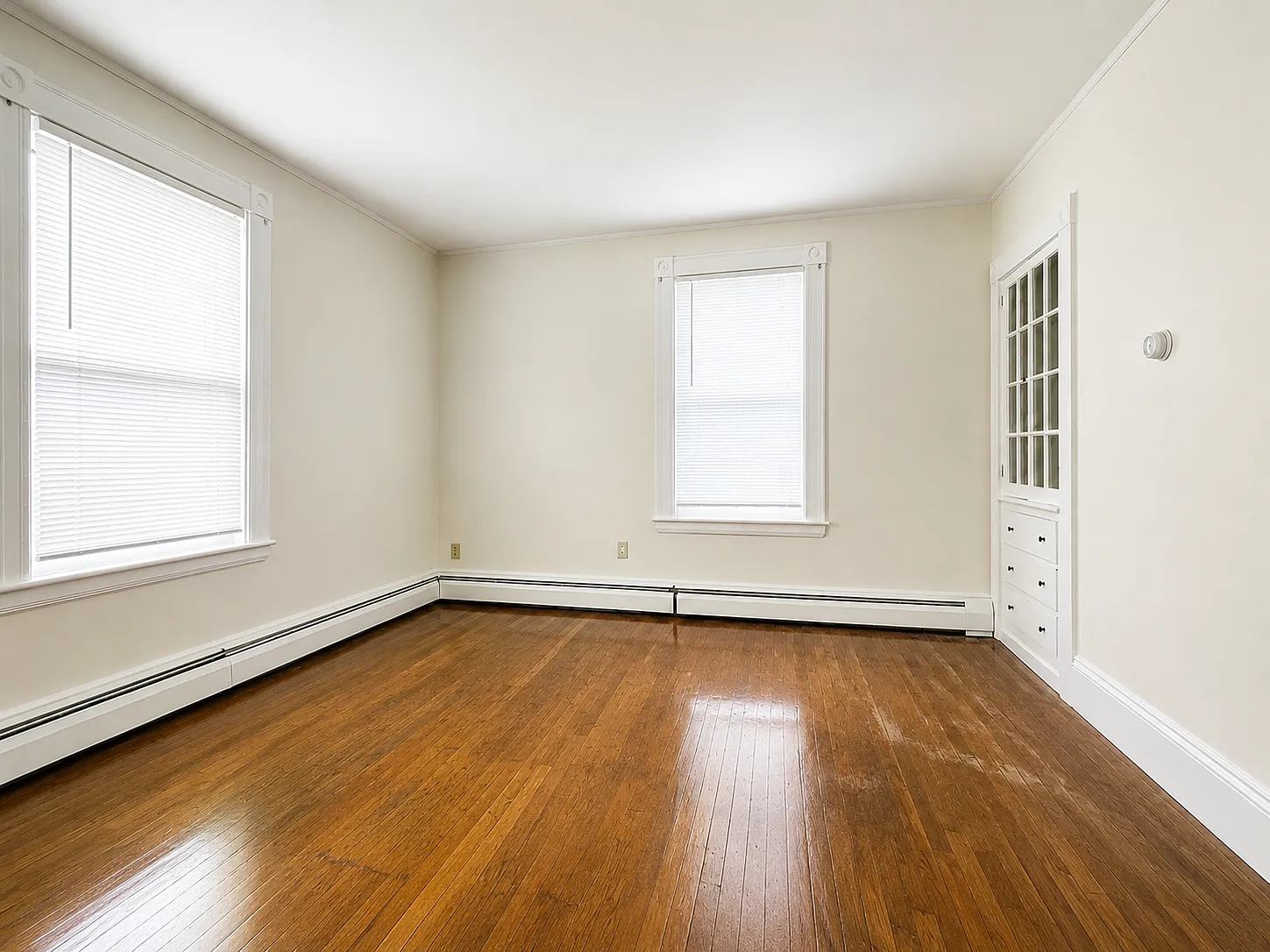 2 bed, 1300 sqft, $2,240 — Photo 2
