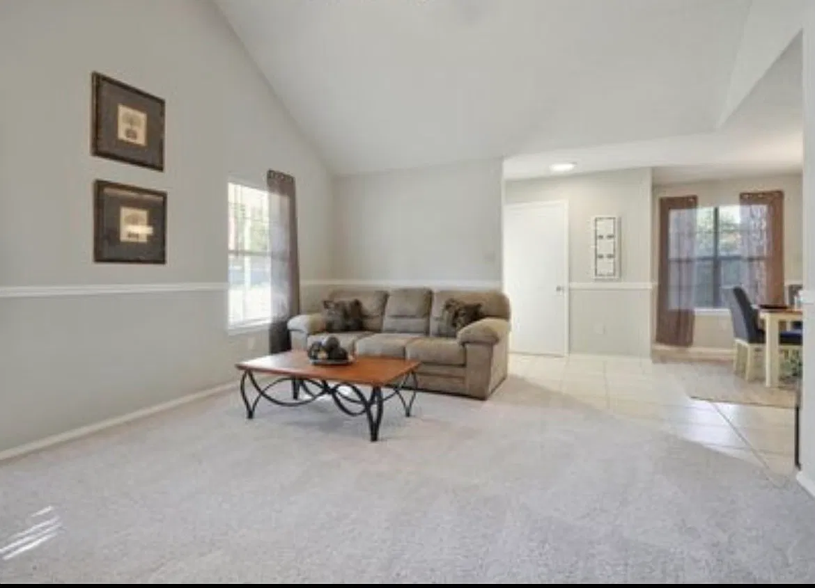 3 bed, 1305 sqft, $2,100 — Photo 3