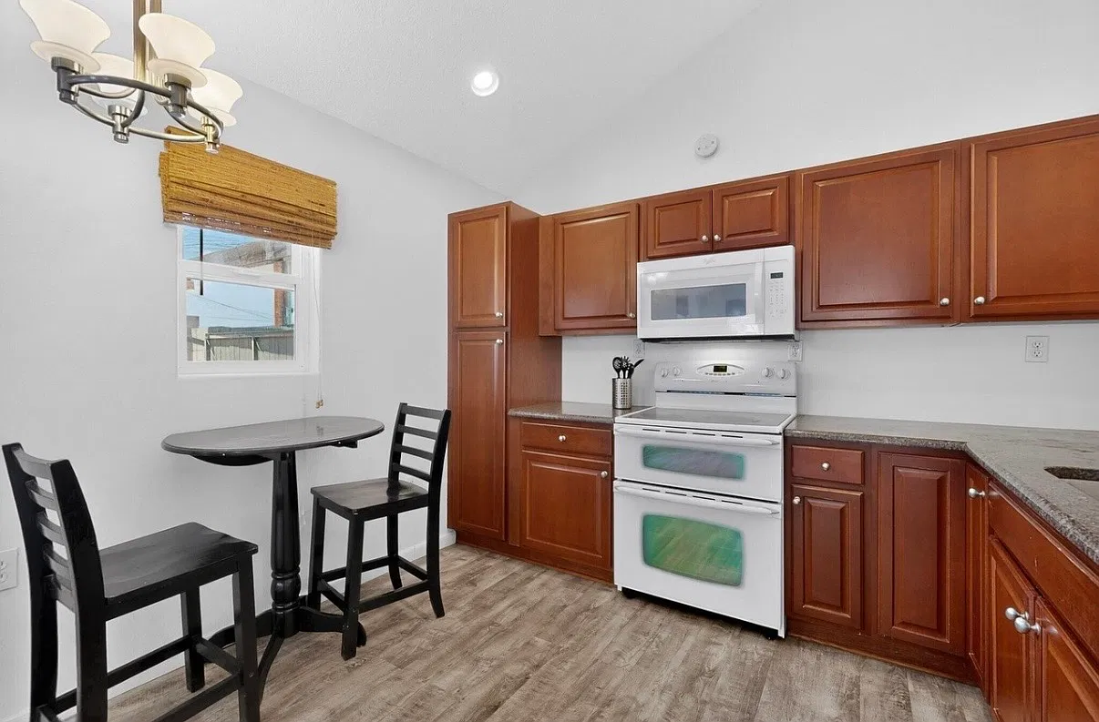 1 bed, 700 sqft, $1,750 — Photo 3