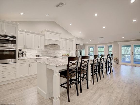 4th image of 584 Cross Creek Ln