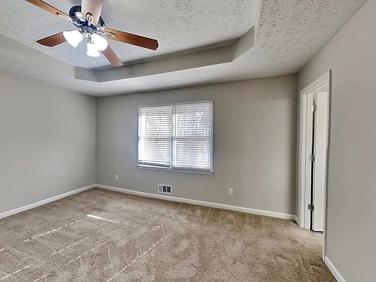 301 E Country Woods Dr — Photo 4