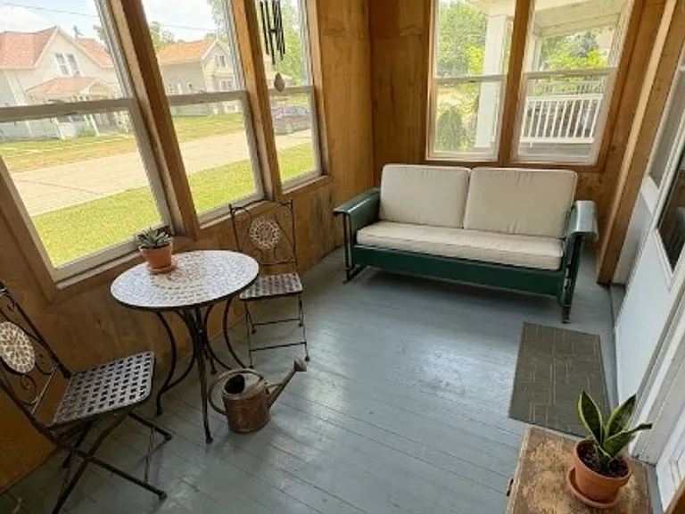 703 E Main St — Photo 3