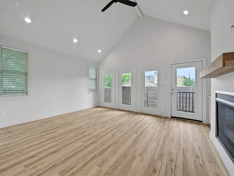 3322 Delhi St — Photo 9