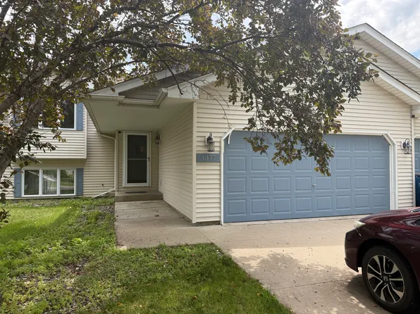 1377 Primrose Ln, Shakopee, MN 55379