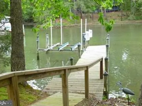 200 Parrish Loop, Montross, VA 22520