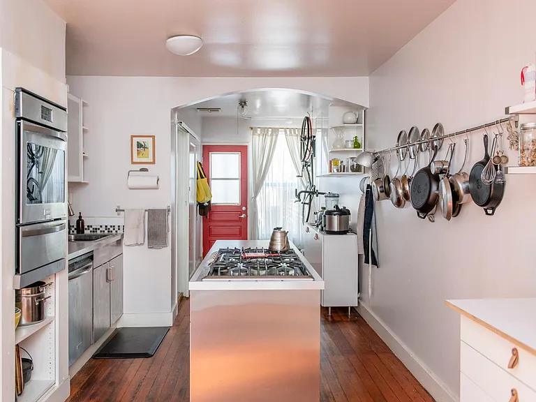 Kitchen - Gas Cooktop, Fridge, DW, Double Ovens