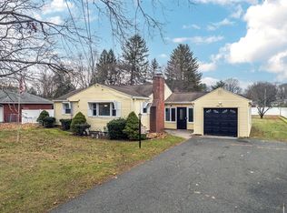 31 Stone Path Ln, West Springfield, MA 01089