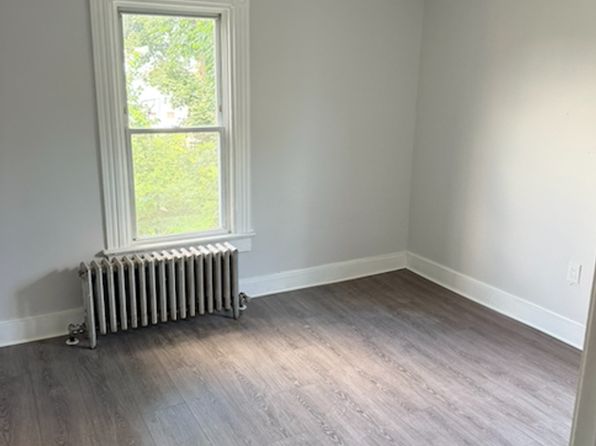 221 Fairview St Floor 1