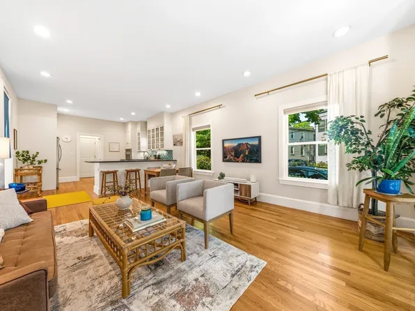 36 Oak St #1, Somerville, MA 02143