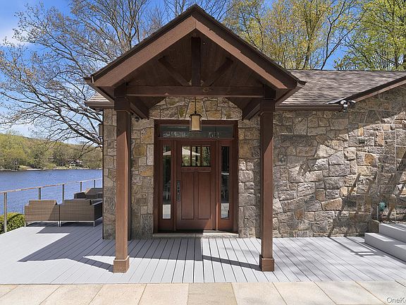 4th image of 438 Lake Shore Road