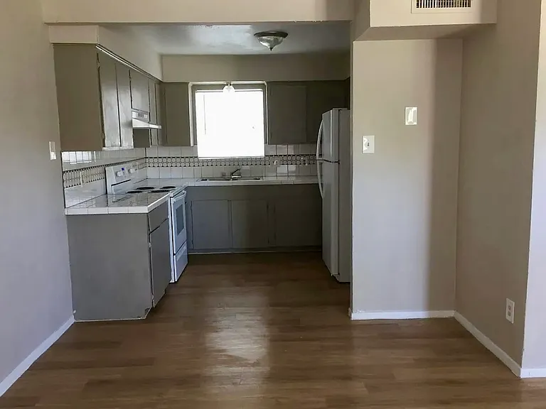 112 Green Point Dr #2 — Photo 5