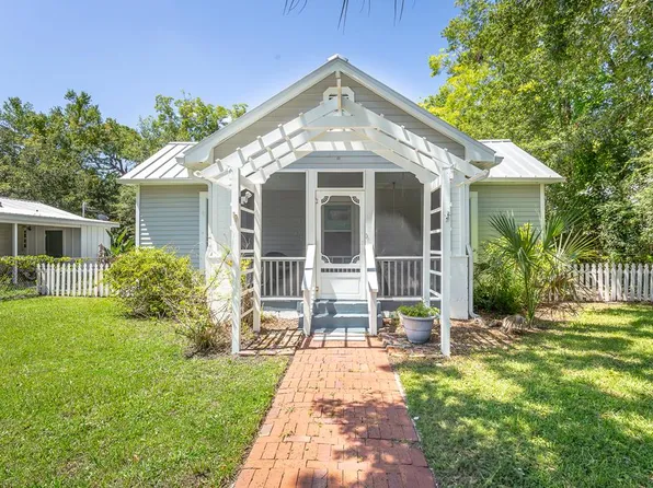 106 17th St, Apalachicola, FL 32320
