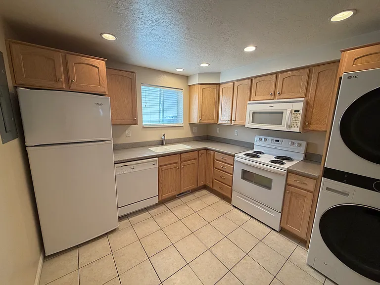 1633 S 740th St E #1633 — Photo 3