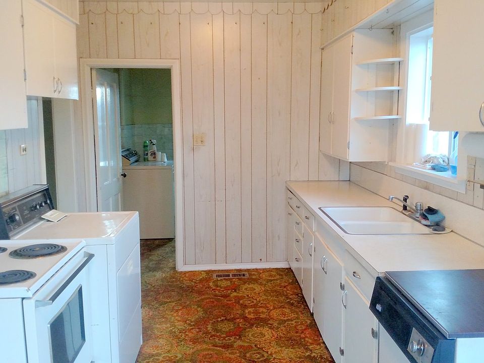 2nd image of 207 W Chestnut St